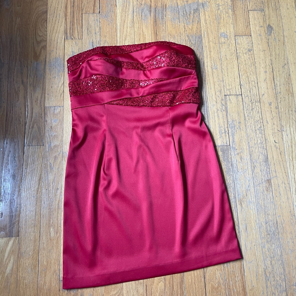 Red Sleeveless Dress